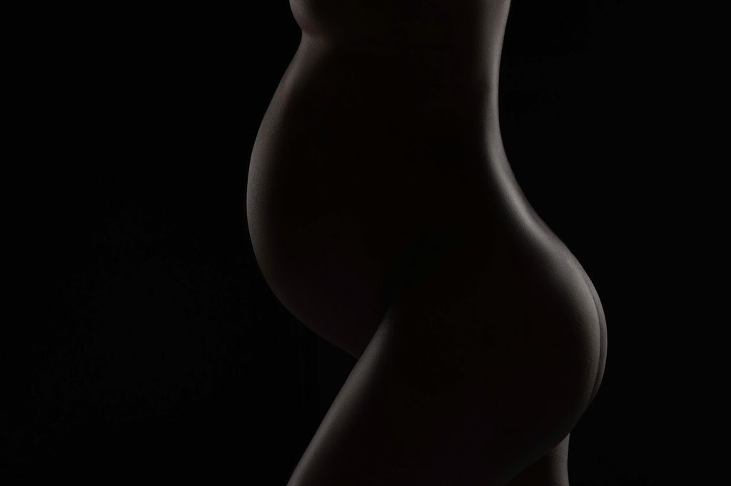 black-white-maternity-silhouette-art